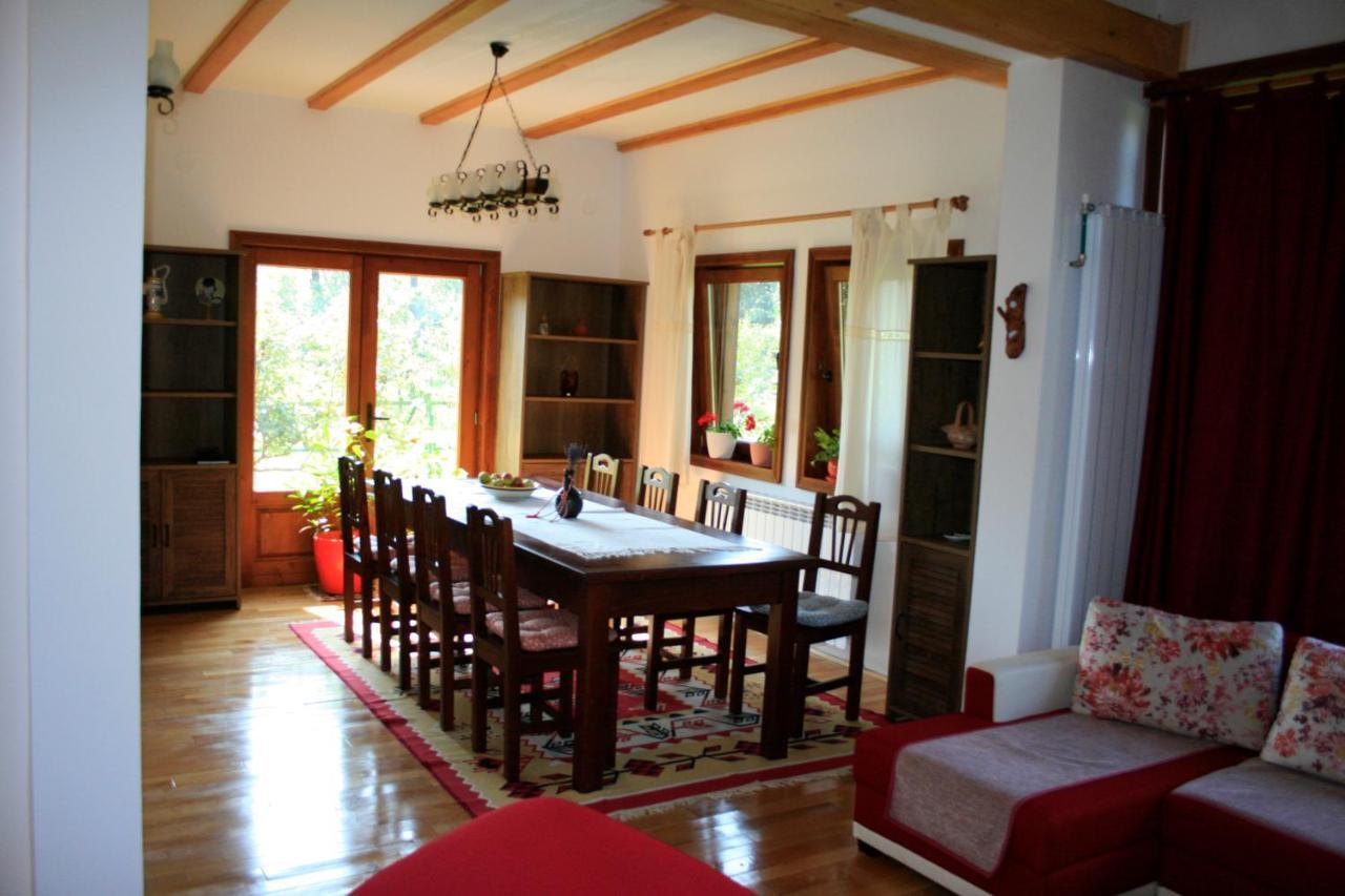 Ozun Albinuta Guesthouse מראה חיצוני תמונה