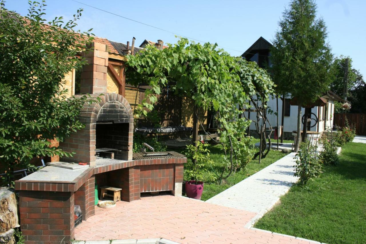 Ozun Albinuta Guesthouse מראה חיצוני תמונה